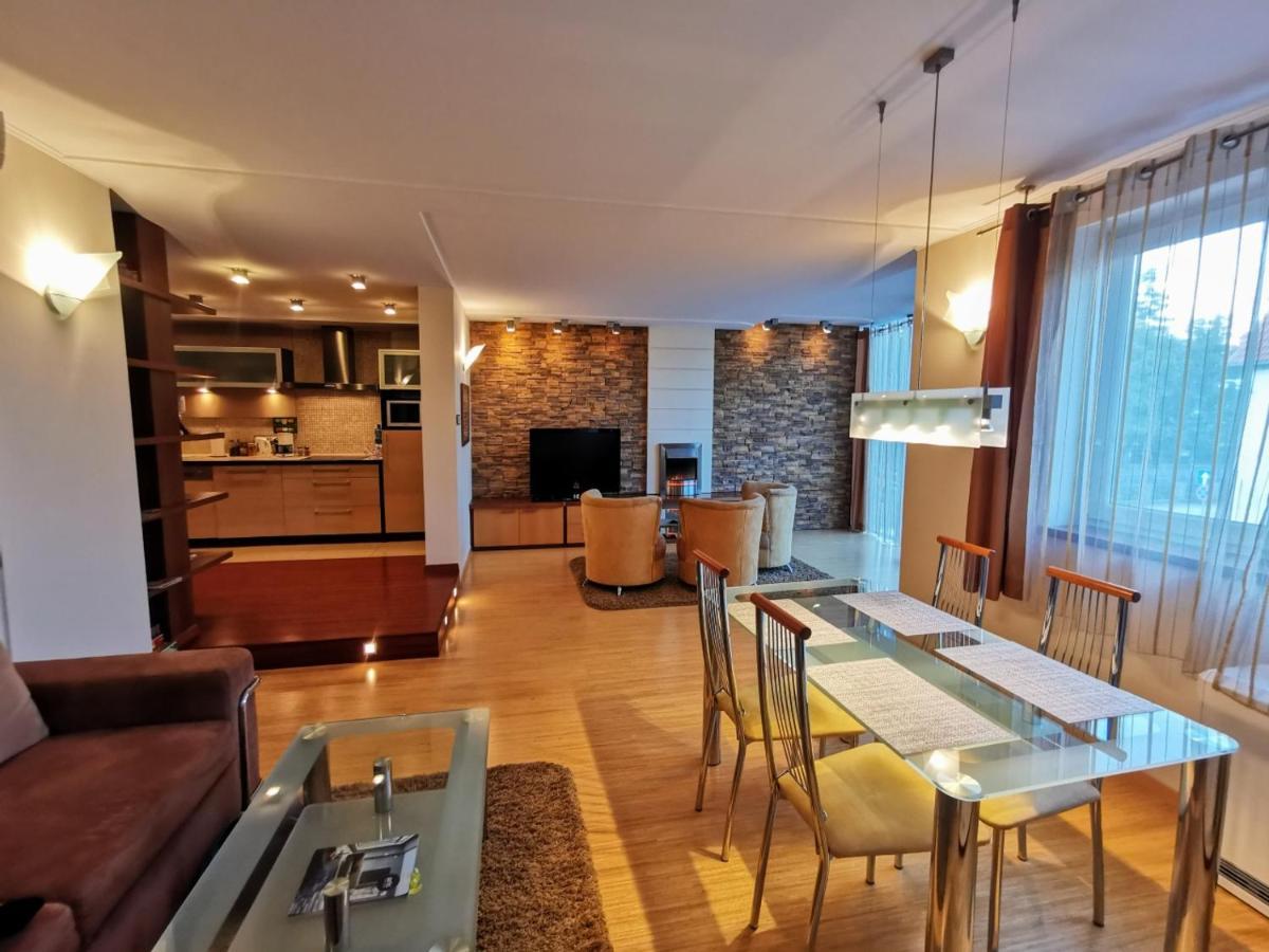 Uroczy Apartament Przy Deptaku Z Parkingiem. Polanica-Zdroj Exterior photo