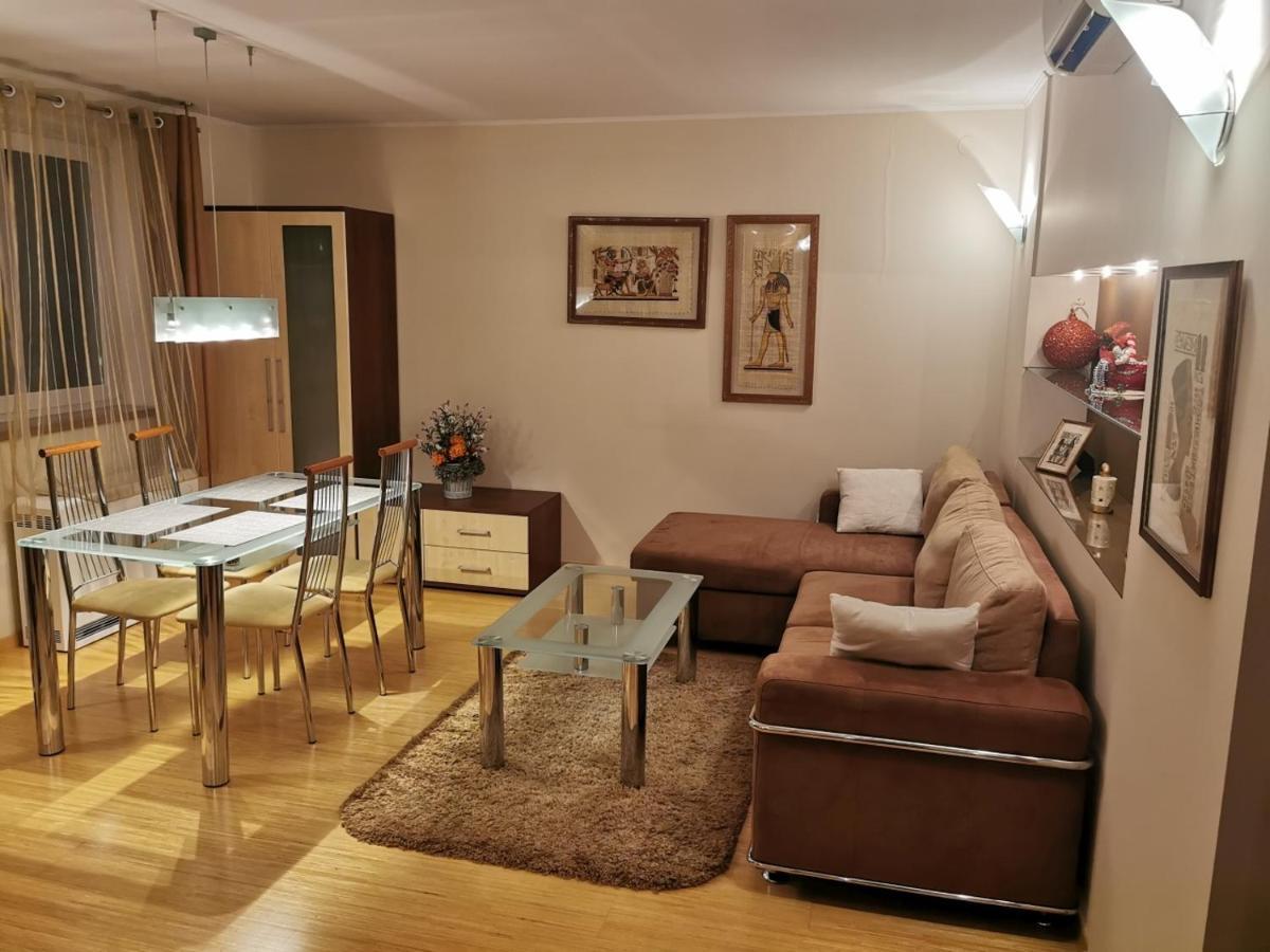 Uroczy Apartament Przy Deptaku Z Parkingiem. Polanica-Zdroj Exterior photo
