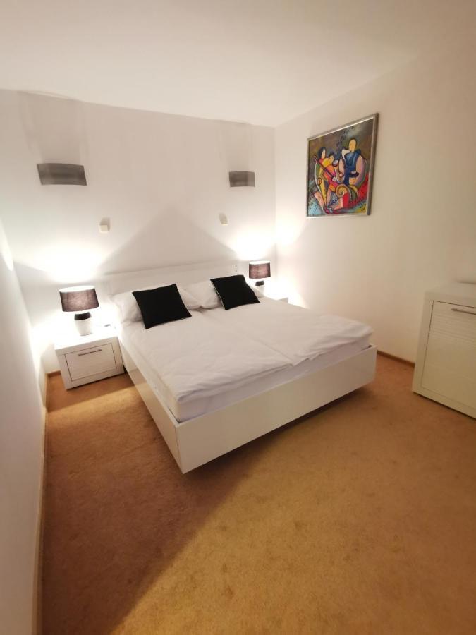 Uroczy Apartament Przy Deptaku Z Parkingiem. Polanica-Zdroj Exterior photo